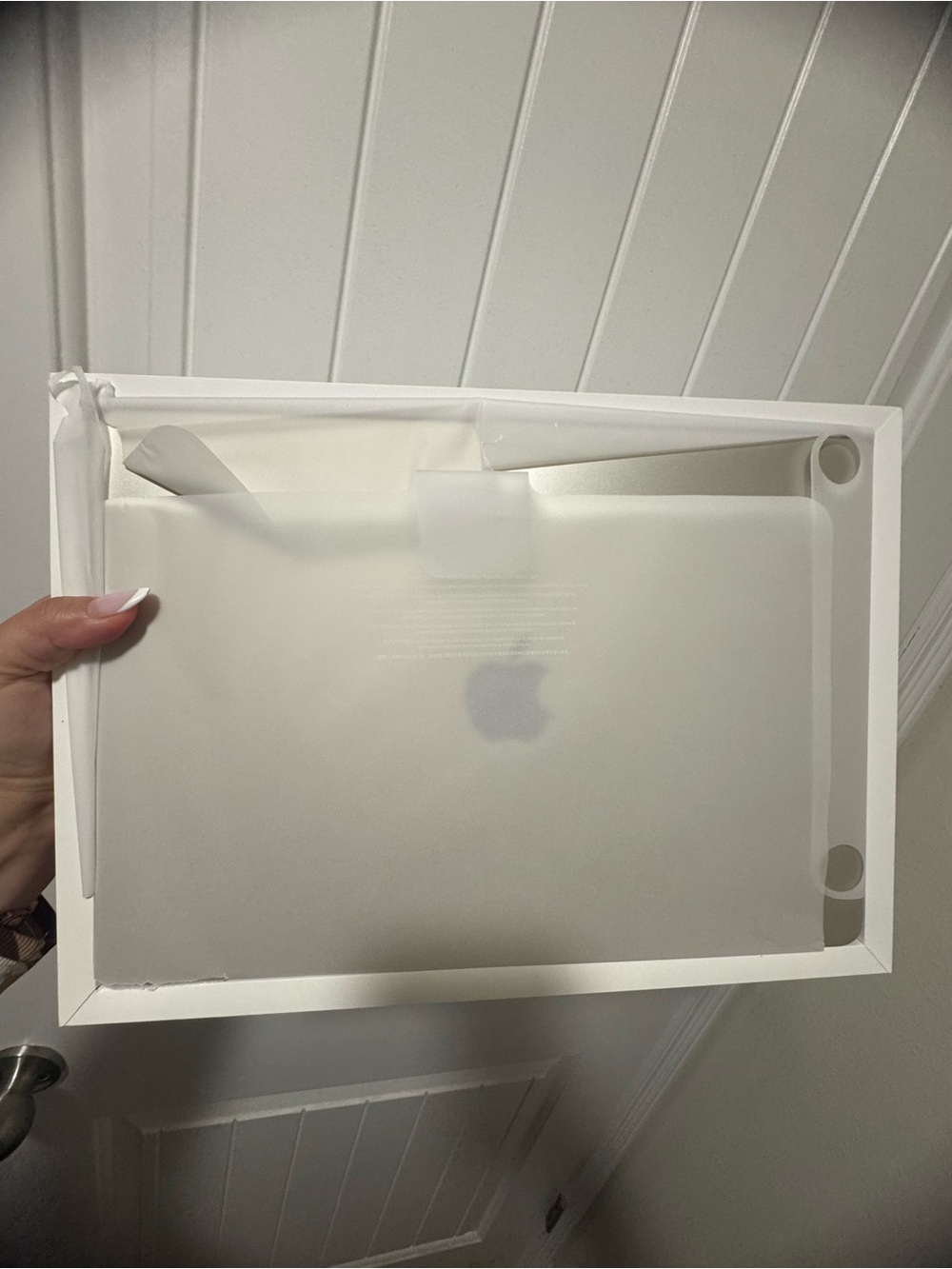 NIB Apple Macbook Air in Starlight - Picture 1 of 7